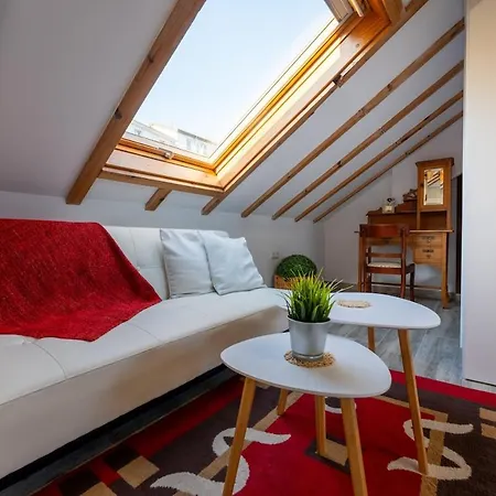 Atico Con Encanto Y Luz Natural Appartement